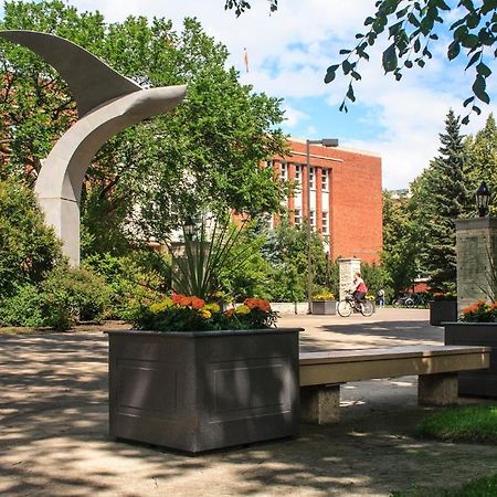 University Of Alberta - Accommodation Edmonton Exterior foto